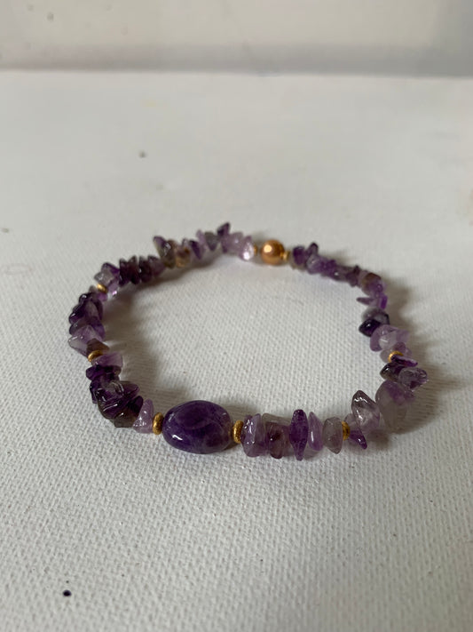 8in Cape Amethyst and Amethyst Chips w/ Gold Button Pearl Bracelet